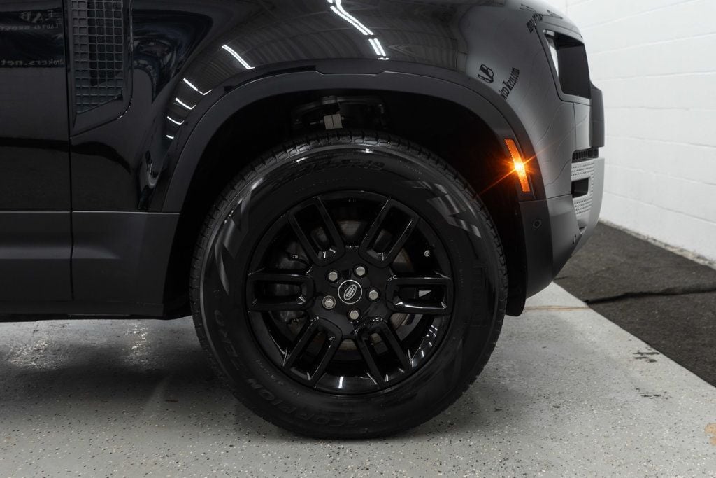 2023 Land Rover Defender 110 S photo 39