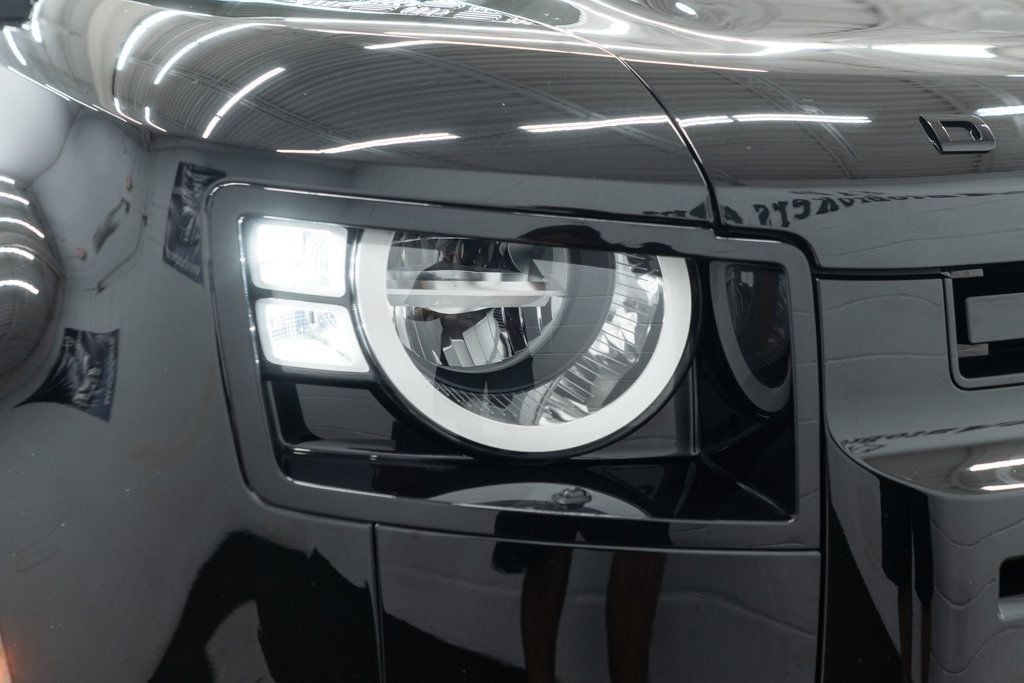 2023 Land Rover Defender 110 S photo 43