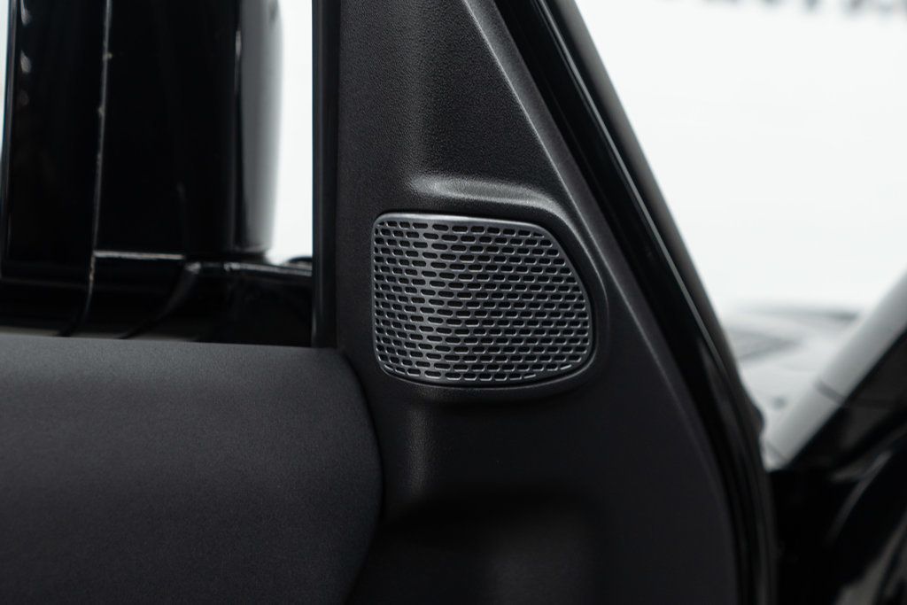 2023 Land Rover Defender 110 S photo 48
