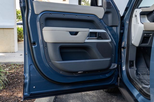 2023 Land Rover Defender 110 SE AWD - 22922991 - 34