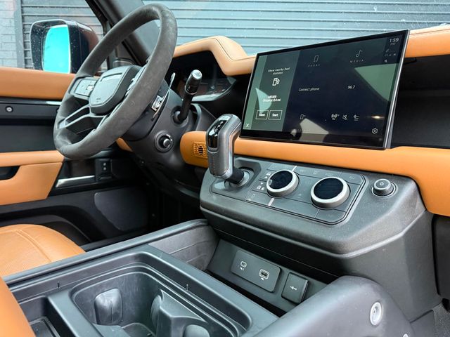 2023 Land Rover Defender 110 V8 AWD - 22931175 - 40