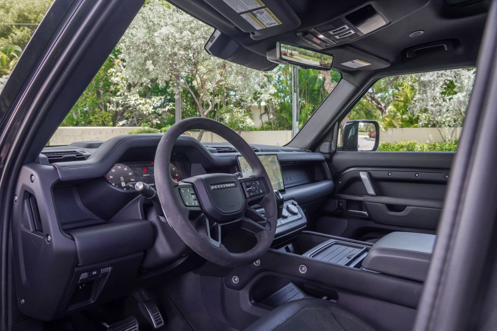 2023 Land Rover Defender 110 V8 photo 12