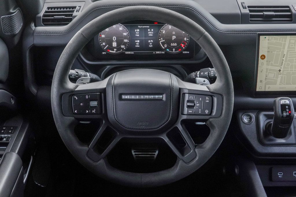 2023 Land Rover Defender 110 V8 photo 13