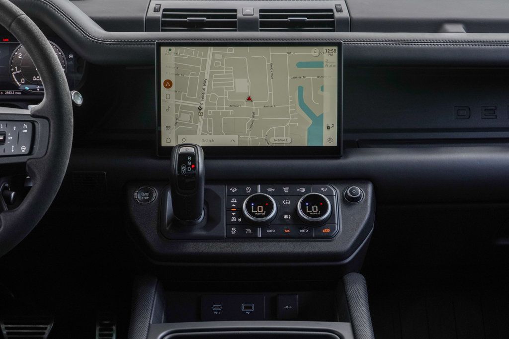2023 Land Rover Defender 110 V8 photo 15