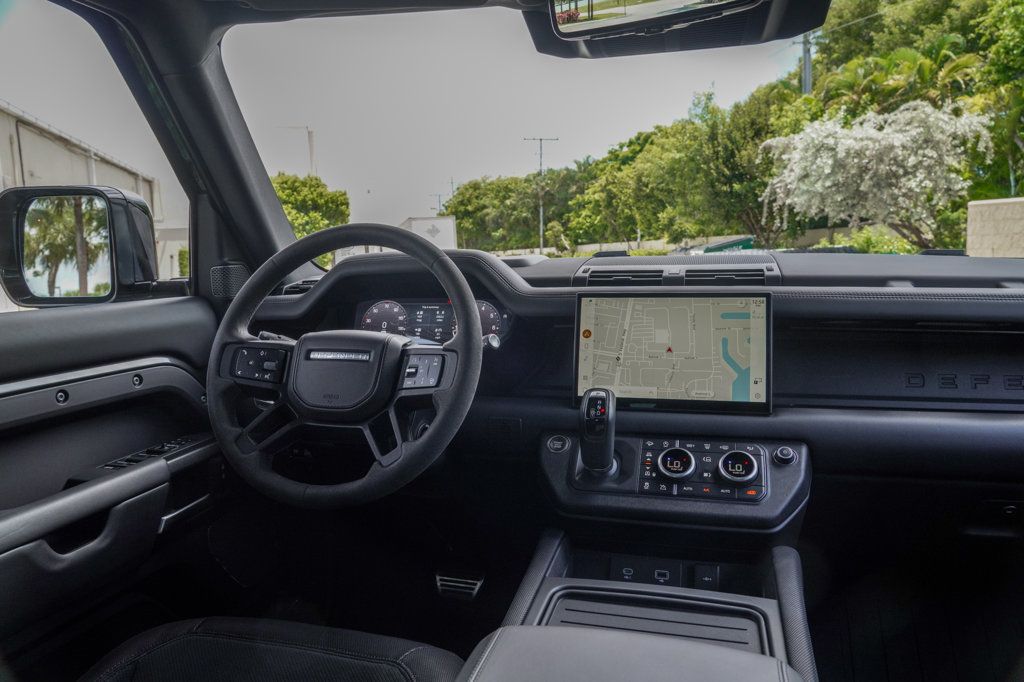 2023 Land Rover Defender 110 V8 photo 16