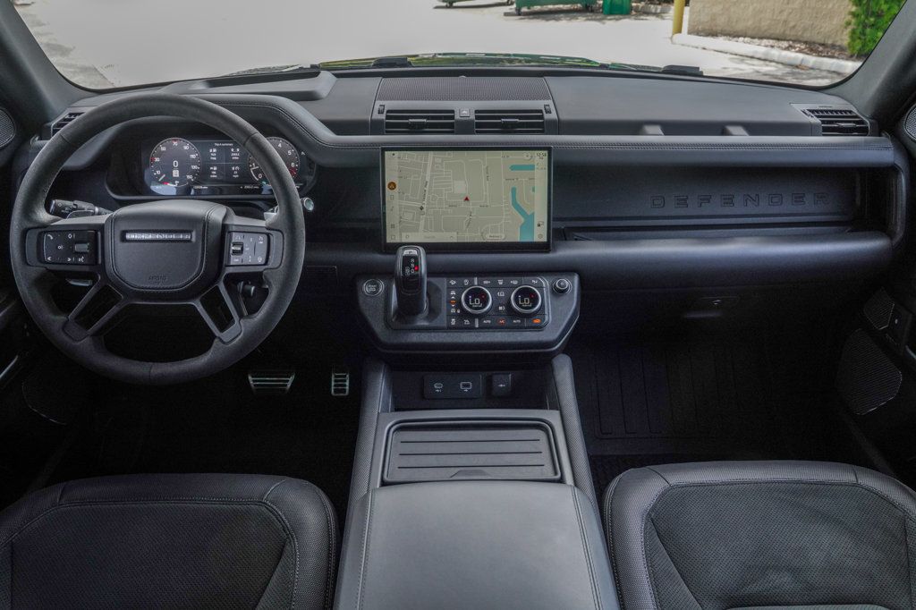 2023 Land Rover Defender 110 V8 photo 17