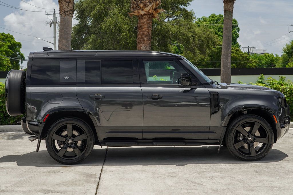 2023 Land Rover Defender 110 V8 photo 6