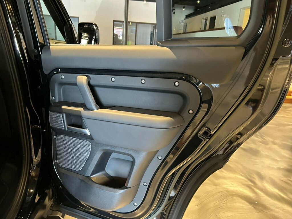 2023 Land Rover Defender 110/V8/BlackExtendedPkg/14WayHtd&CldSeats/PanoRoof/AdapCruise - 22934239 - 26