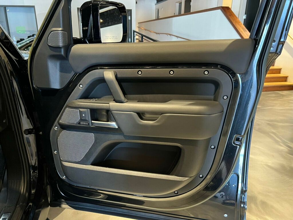 2023 Land Rover Defender 110/V8/BlackExtendedPkg/14WayHtd&CldSeats/PanoRoof/AdapCruise - 22934239 - 28