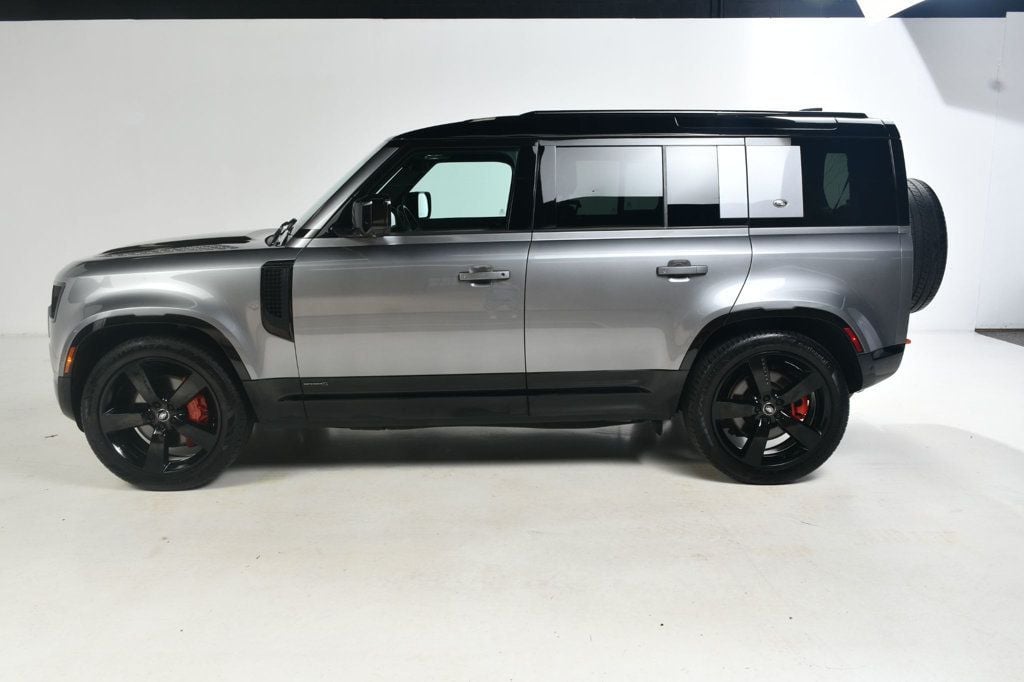 2023 Land Rover Defender 110 X photo 3