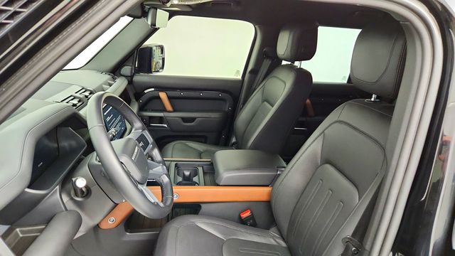 2023 Land Rover Defender 110 X AWD w/ Explorer Pack, Extended Black Ext. & Towing Pack - 23085898 - 20