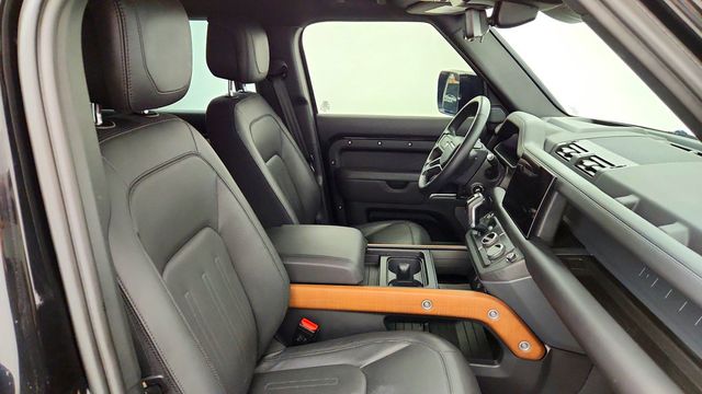 2023 Land Rover Defender 110 X AWD w/ Explorer Pack, Extended Black Ext. & Towing Pack - 23085898 - 24