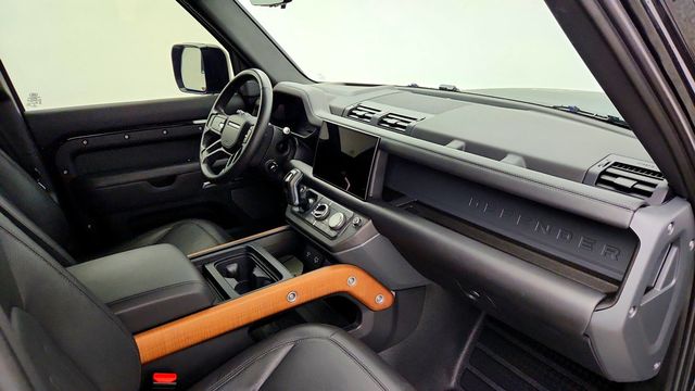 2023 Land Rover Defender 110 X AWD w/ Explorer Pack, Extended Black Ext. & Towing Pack - 23085898 - 25