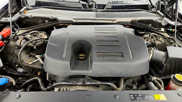 2023 Land Rover Defender 110 X AWD w/ Explorer Pack, Extended Black Ext. & Towing Pack - 23085898 - 27