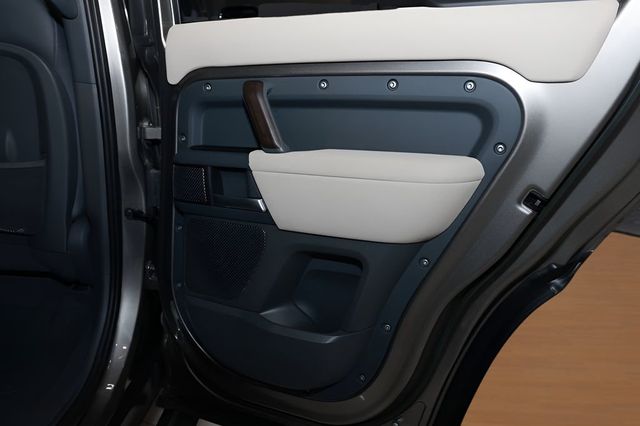 2023 Land Rover Defender 110 X-Dynamic SE AWD - 22980242 - 22