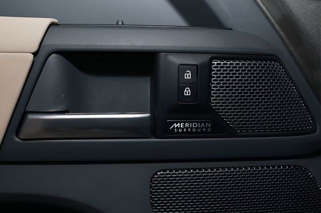 2023 Land Rover Defender 110 X-Dynamic SE AWD - 22980242 - 30