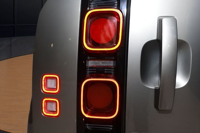 2023 Land Rover Defender 110 X-Dynamic SE AWD - 22980242 - 41