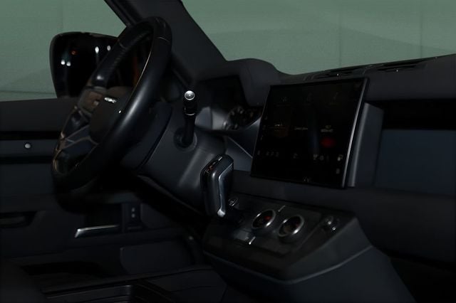 2023 Land Rover Defender 110 X-Dynamic SE AWD - 22980300 - 17