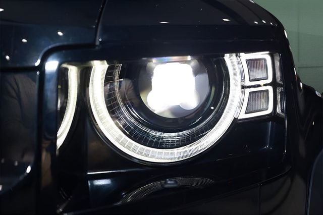 2023 Land Rover Defender 110 X-Dynamic SE AWD - 22980300 - 19