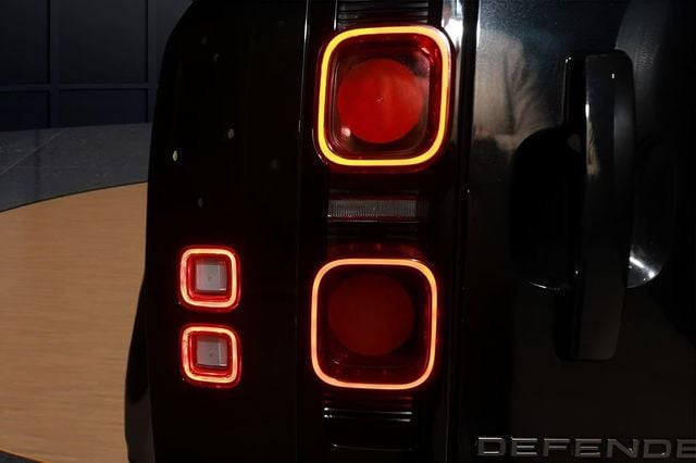 2023 Land Rover Defender 110 X-Dynamic SE AWD - 22980300 - 23
