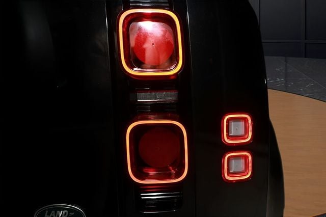 2023 Land Rover Defender 110 X-Dynamic SE AWD - 22980300 - 24