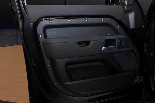 2023 Land Rover Defender 110 X-Dynamic SE AWD - 22980300 - 28