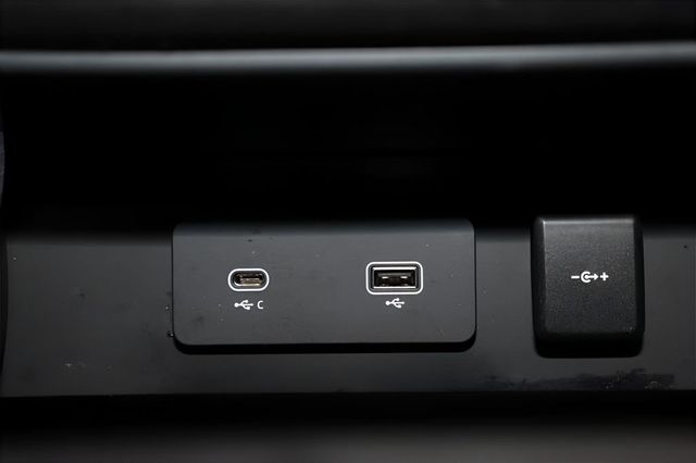 2023 Land Rover Defender 110 X-Dynamic SE AWD - 22980300 - 42