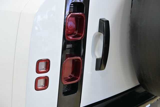 2023 Land Rover Defender 110 X-Dynamic SE AWD - 23004943 - 10