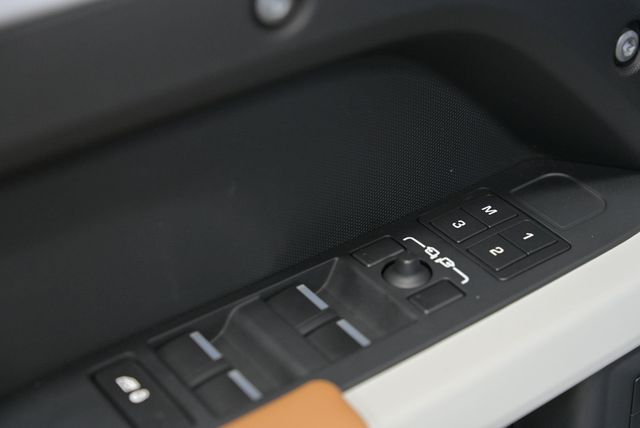 2023 Land Rover Defender 110 X-Dynamic SE AWD - 23004943 - 22