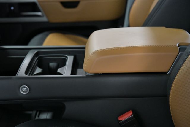 2023 Land Rover Defender 110 X-Dynamic SE AWD - 23004943 - 25