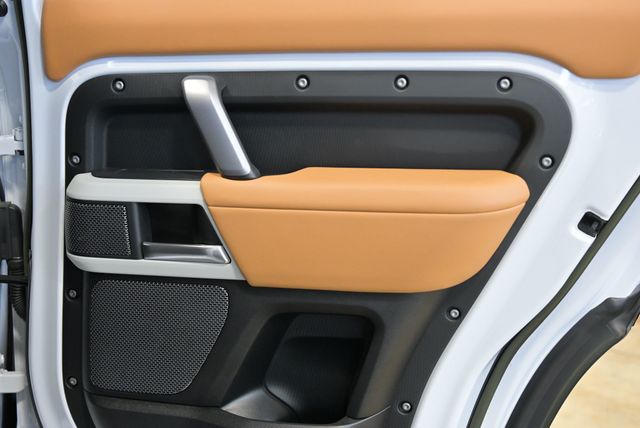 2023 Land Rover Defender 110 X-Dynamic SE AWD - 23004943 - 36