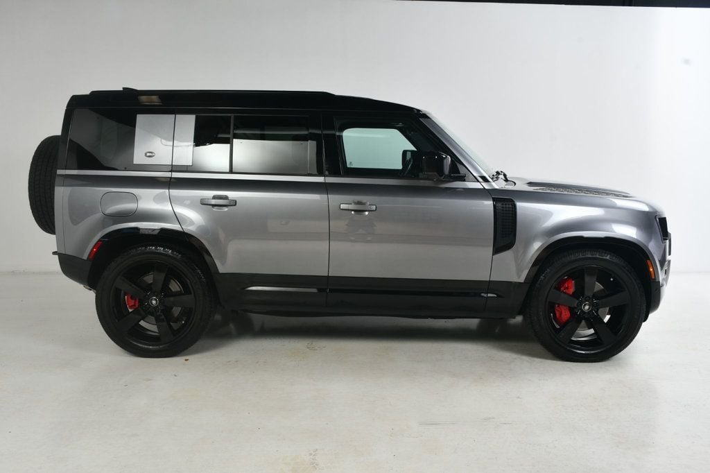 2023 Land Rover Defender 110 X-Dynamic SE photo 3