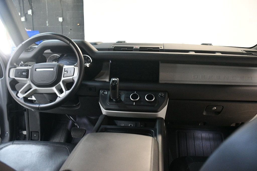2023 Land Rover Defender 110 X-Dynamic SE photo 4