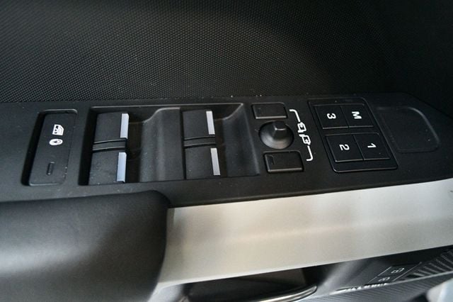 2023 Land Rover Defender 110 X-Dynamic SE AWD - 22923830 - 68