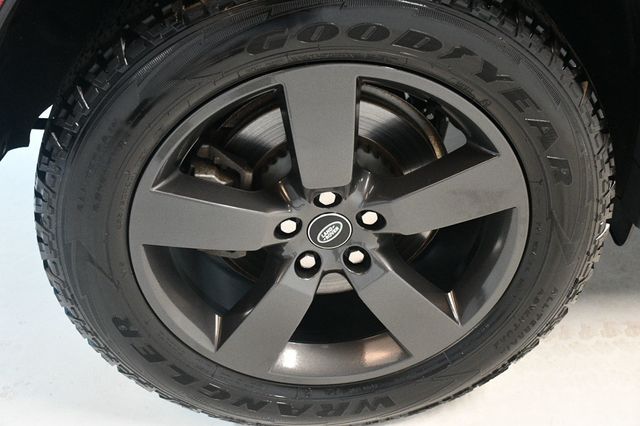 2023 Land Rover Defender 110 X-Dynamic SE AWD - 22971718 - 17