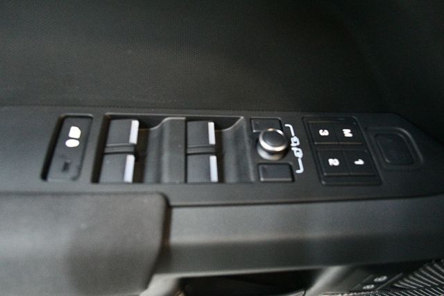 2023 Land Rover Defender 110 X-Dynamic SE AWD - 22971718 - 60