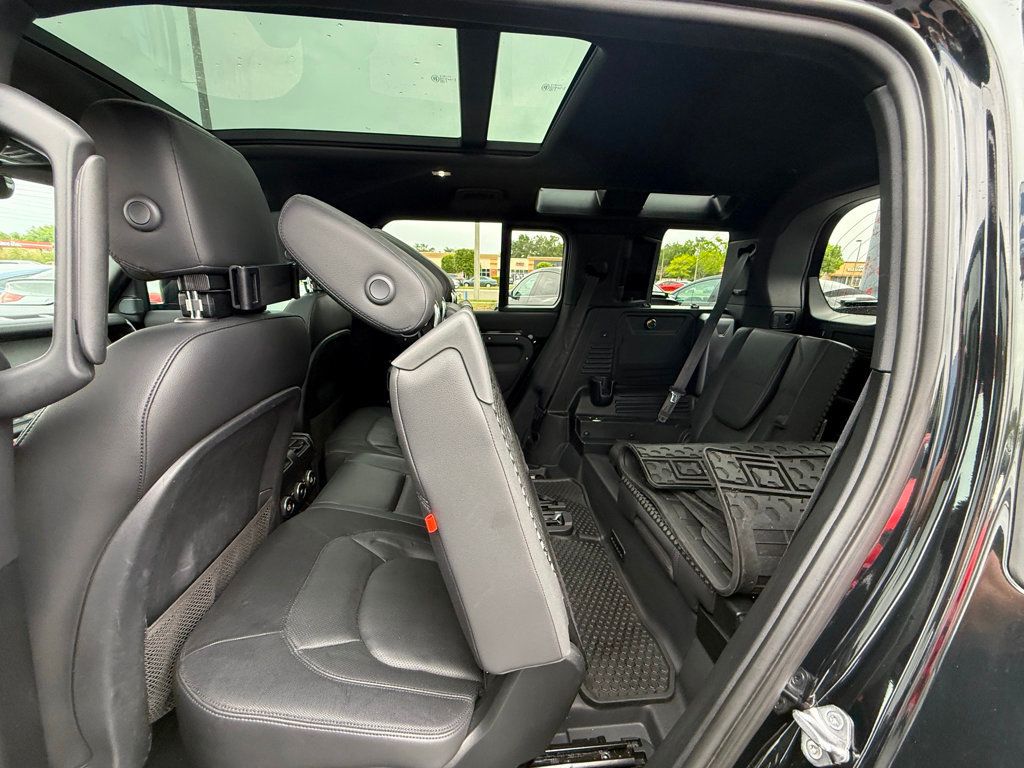 2023 Land Rover Defender **110 X-DYNAMIC SE AWD**7 PASSENGERS** - 23009824 - 10