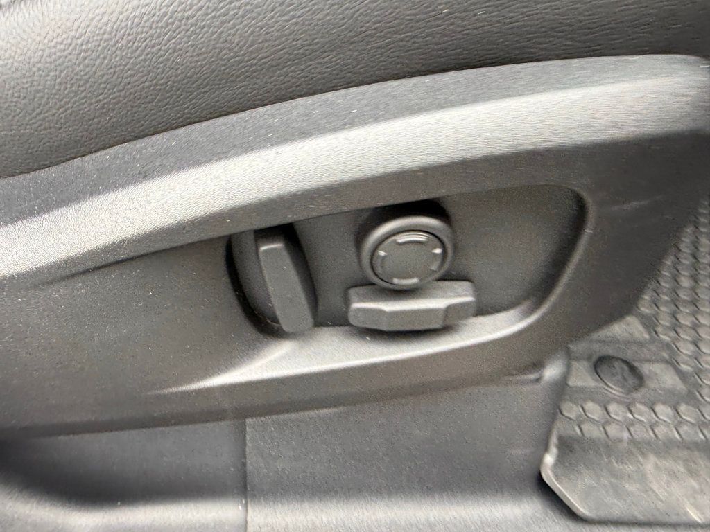 2023 Land Rover Defender **110 X-DYNAMIC SE AWD**7 PASSENGERS** - 23009824 - 34