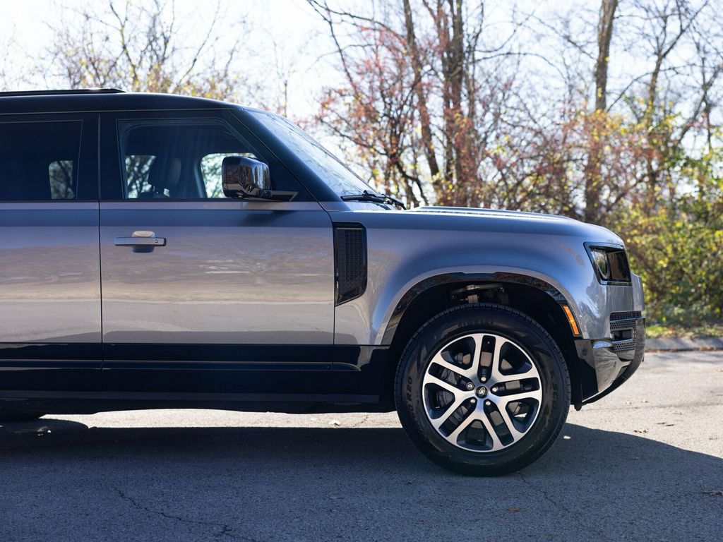 2023 Land Rover Defender 110 X-Dynamic SE AWD, Cold Climate Pack, Extend. Black, Hitch - 22951878 - 11