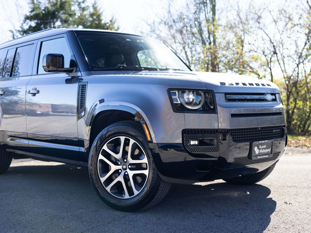2023 Land Rover Defender 110 X-Dynamic SE AWD, Cold Climate Pack, Extend. Black, Hitch - 22951878 - 13