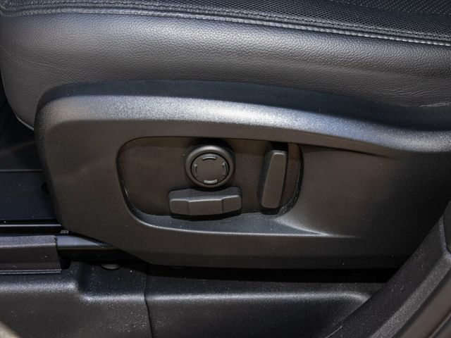 2023 Land Rover Defender 110 X-Dynamic SE AWD, Cold Climate Pack, Extend. Black, Hitch - 22951878 - 31