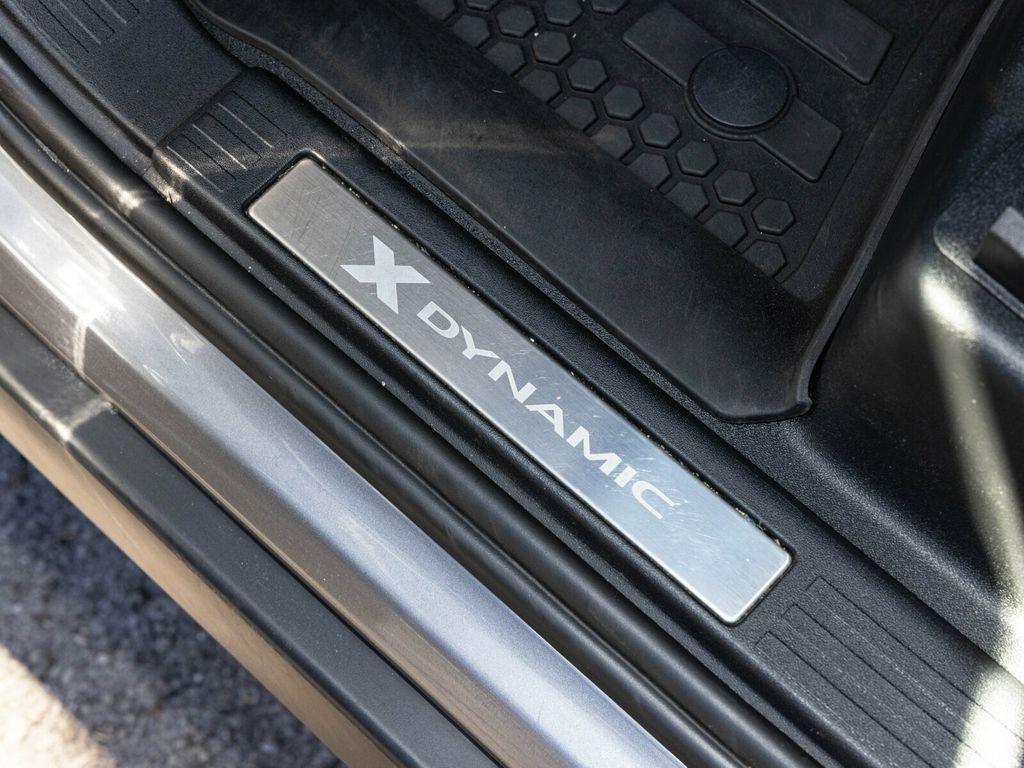 2023 Land Rover Defender 110 X-Dynamic SE AWD, Cold Climate Pack, Extend. Black, Hitch - 22951878 - 32