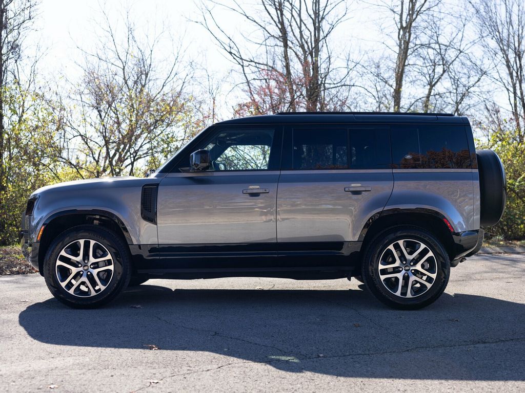 2023 Land Rover Defender 110 X-Dynamic SE AWD, Cold Climate Pack, Extend. Black, Hitch - 22951878 - 3