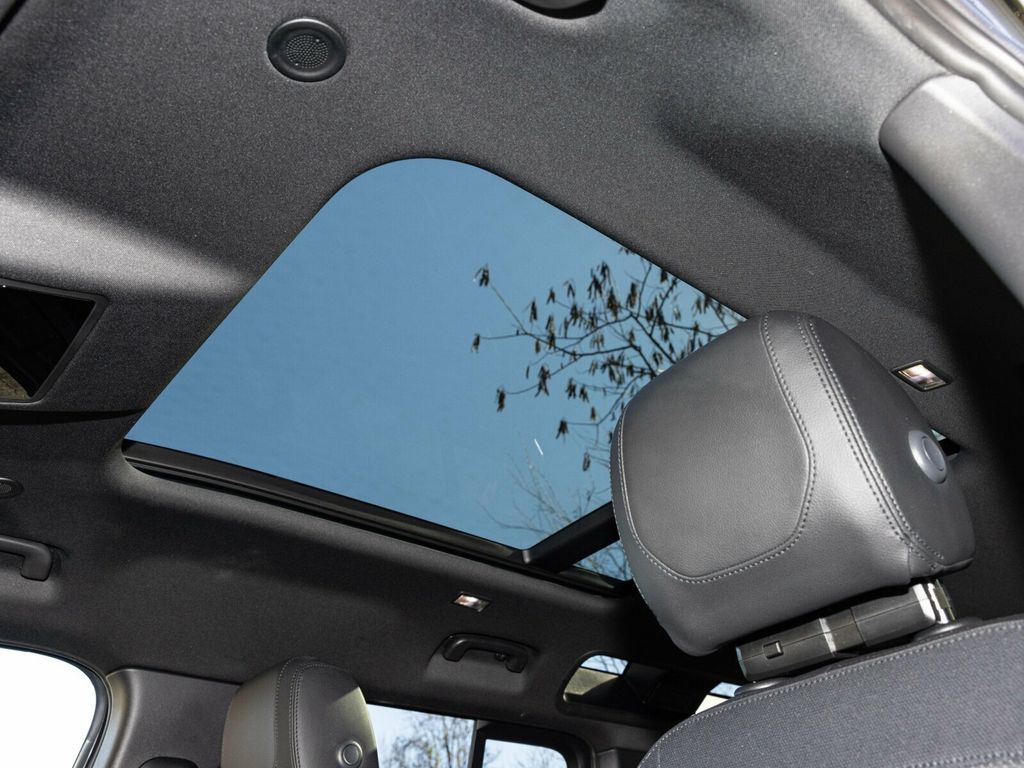 2023 Land Rover Defender 110 X-Dynamic SE AWD, Cold Climate Pack, Extend. Black, Hitch - 22951878 - 45