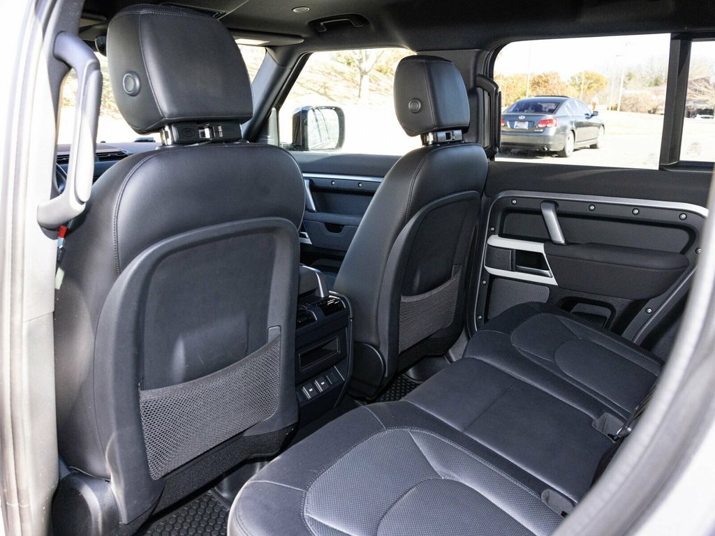 2023 Land Rover Defender 110 X-Dynamic SE AWD, Cold Climate Pack, Extend. Black, Hitch - 22951878 - 49