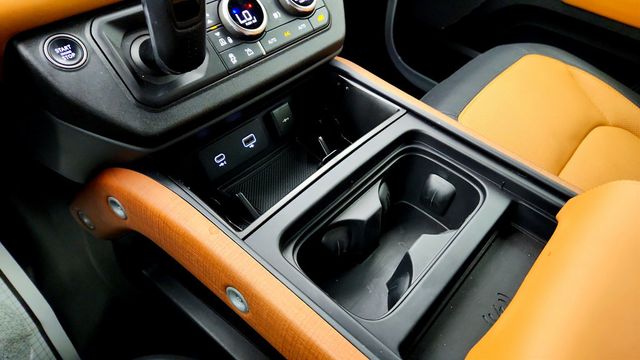 2023 Land Rover Defender 110 X-Dynamic SE AWD w/ Air Suspension Pkg & Ext Leather - 23036419 - 16