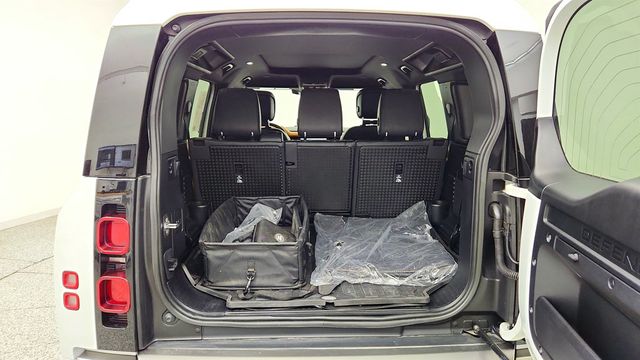 2023 Land Rover Defender 110 X-Dynamic SE AWD w/ Air Suspension Pkg & Ext Leather - 23036419 - 22