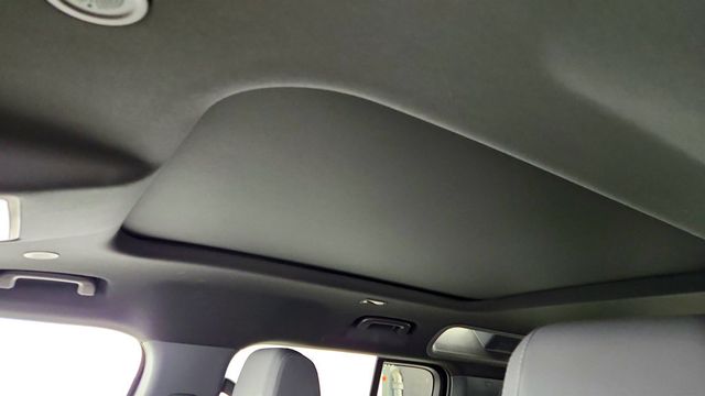 2023 Land Rover Defender 110 X-Dynamic SE AWD w/ Family Comfort Pack, 22’’ Wheels & ACC - 23004893 - 9