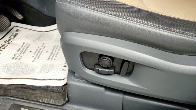 2023 Land Rover Defender 110 X-Dynamic SE AWD w/ Family Comfort Pack, 22’’ Wheels & ACC - 23004893 - 11