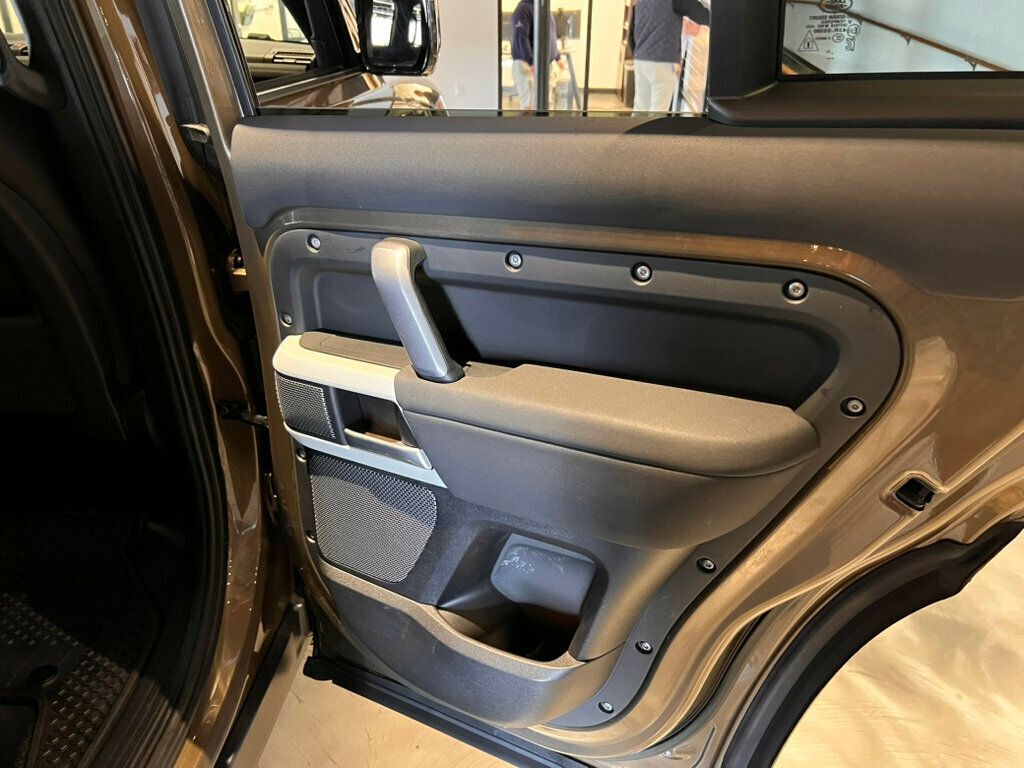 2023 Land Rover Defender 110X-DynamicSE/Htd&CldSeats/HtdSteerWheel/AirSuspension/PanoRoof - 22960917 - 26